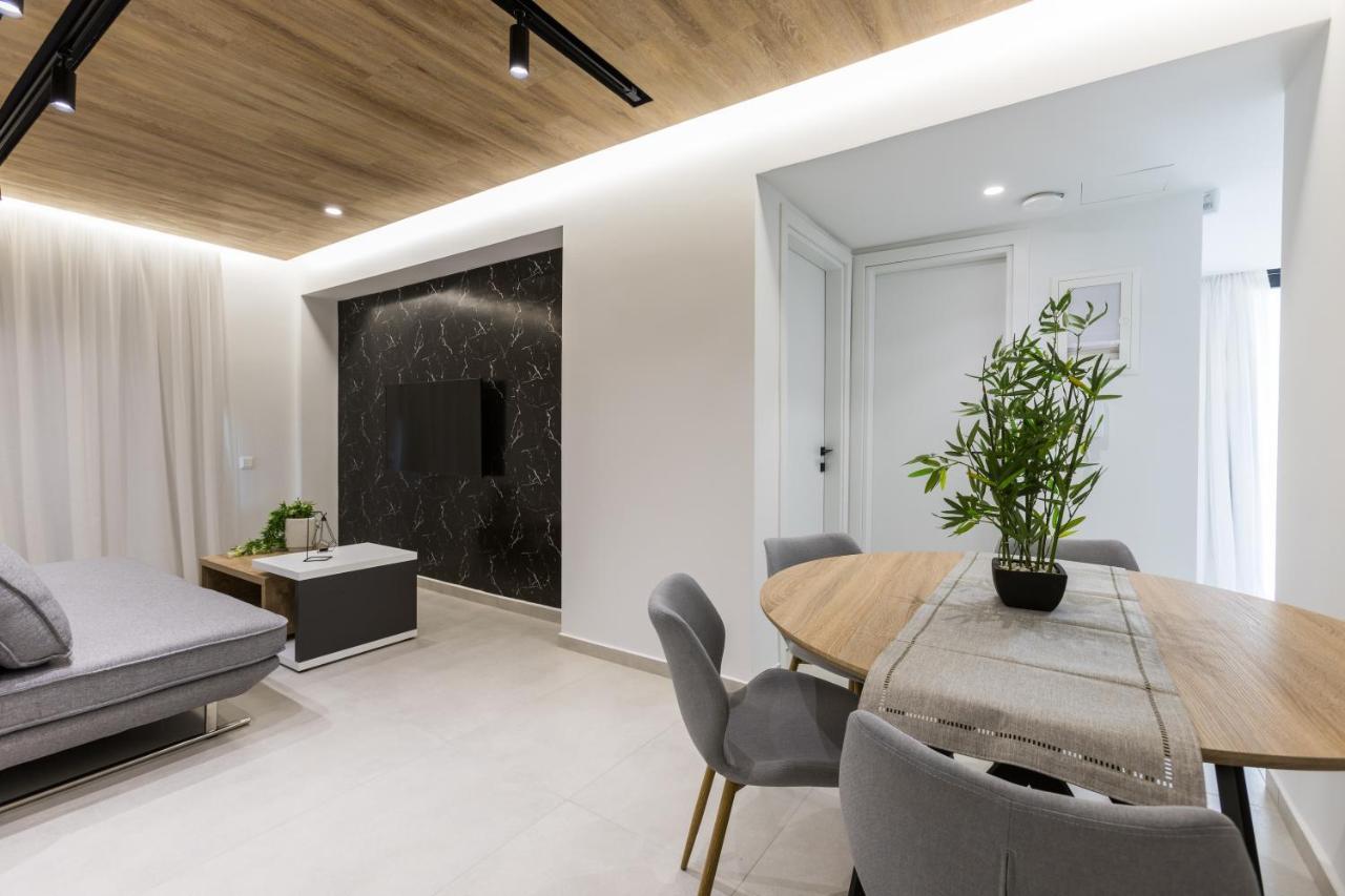 Varkiza Luxury By Raise Apartment *