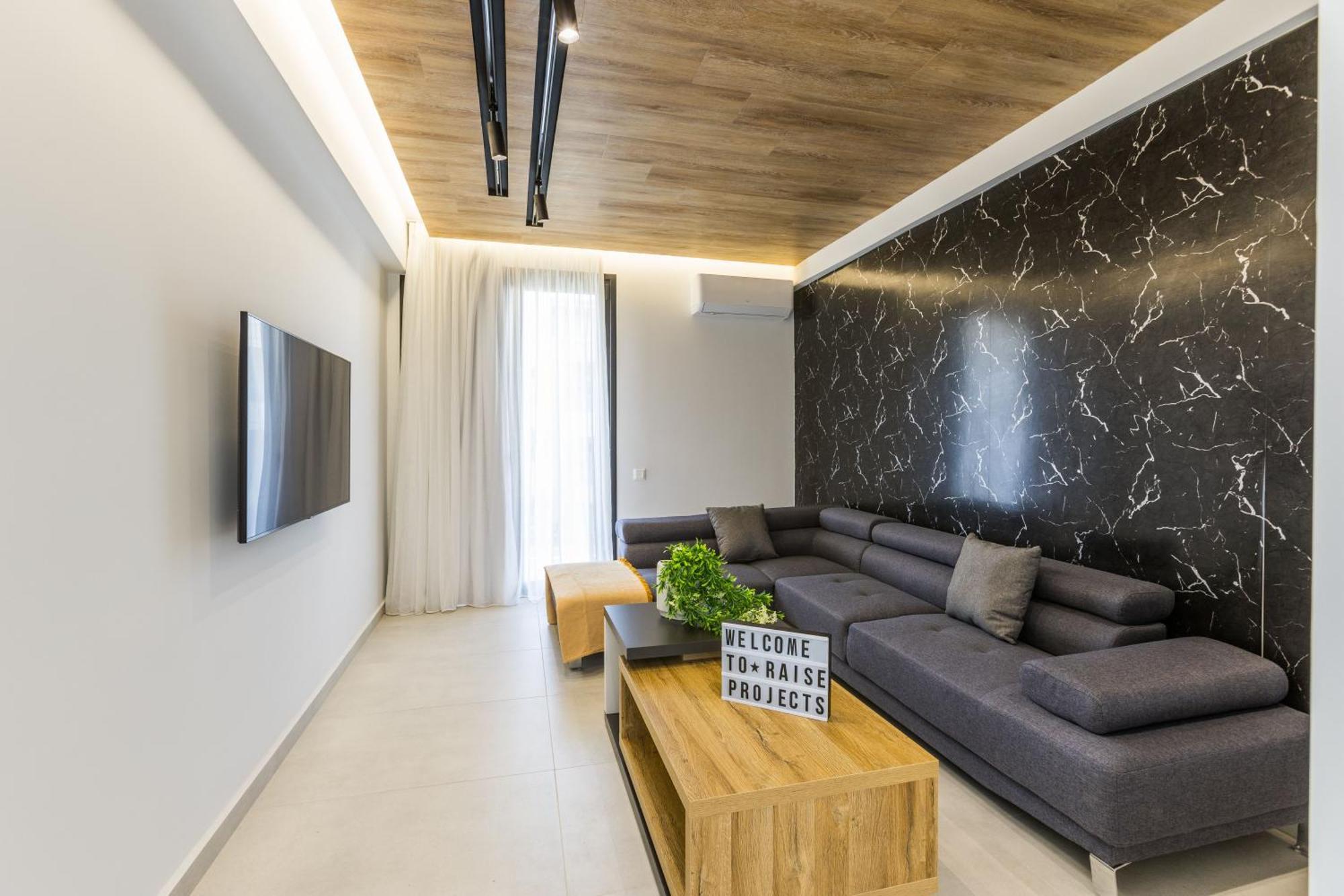 Varkiza Luxury By Raise * Vári