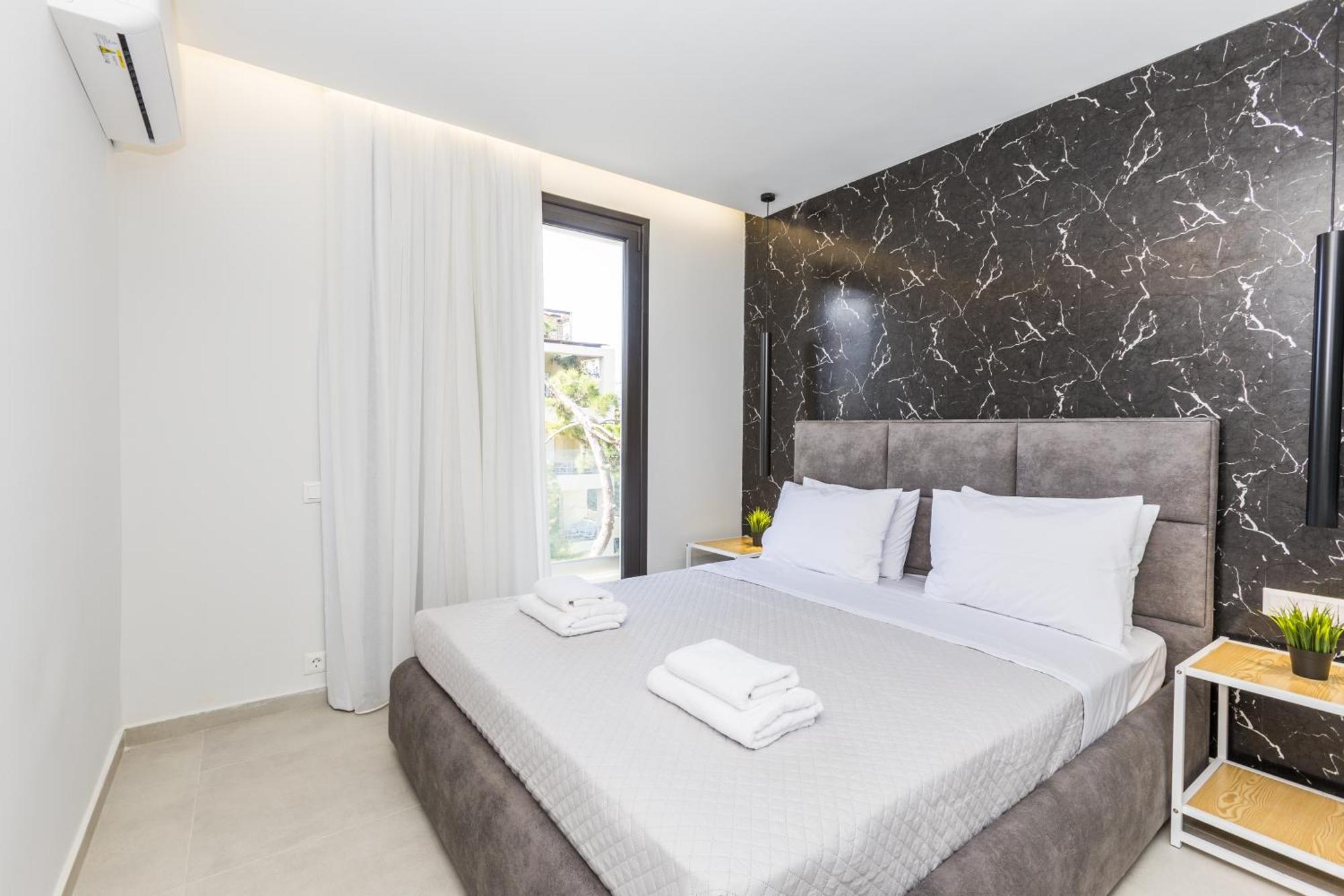 Varkiza Luxury By Raise * Vári