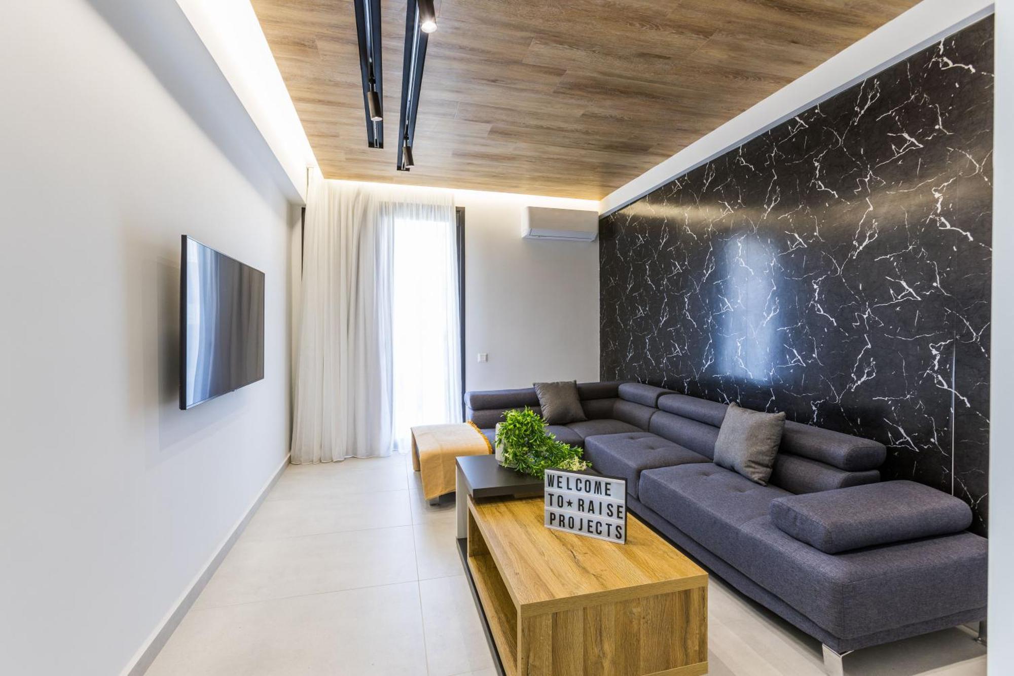 Varkiza Luxury By Raise Vári